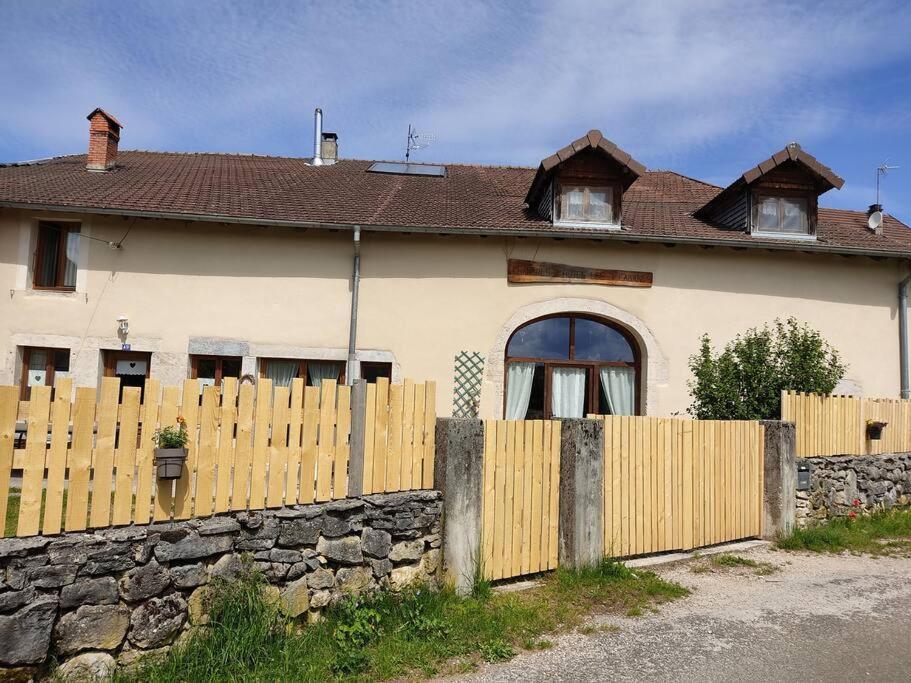 Les Cabanes De Pellier Charcier Exterior photo